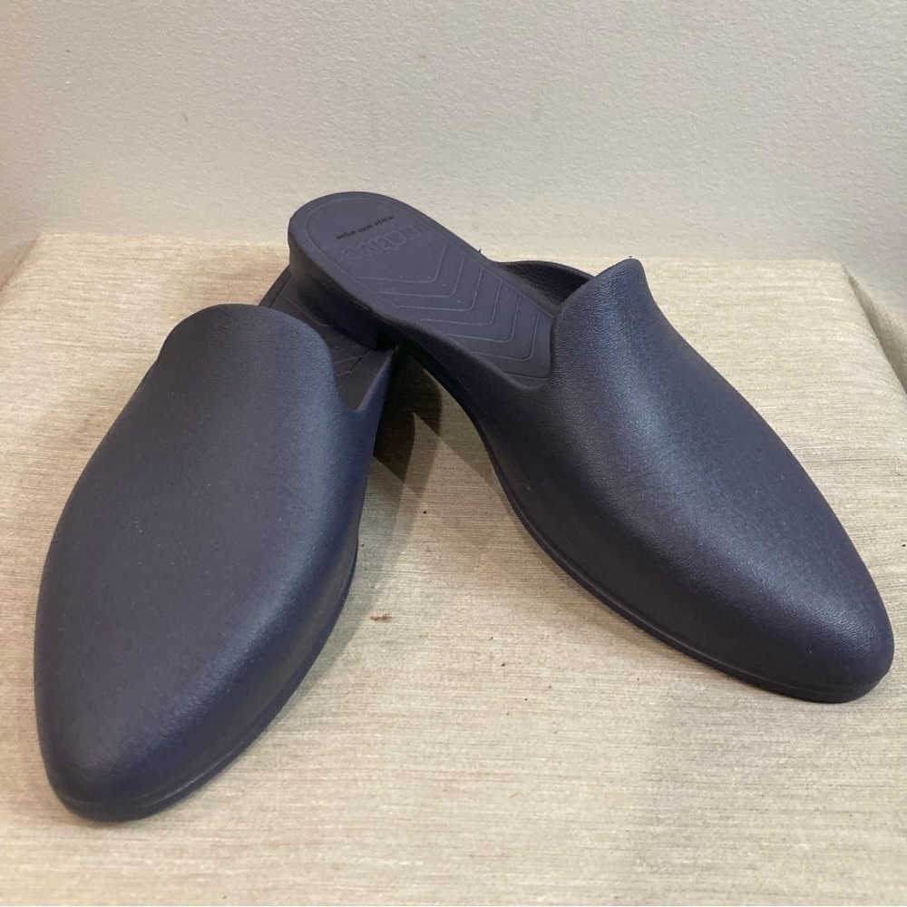 NATIVE Sz 9 Ara Bloom Slip on Almond Toe Mules in Purple Blue